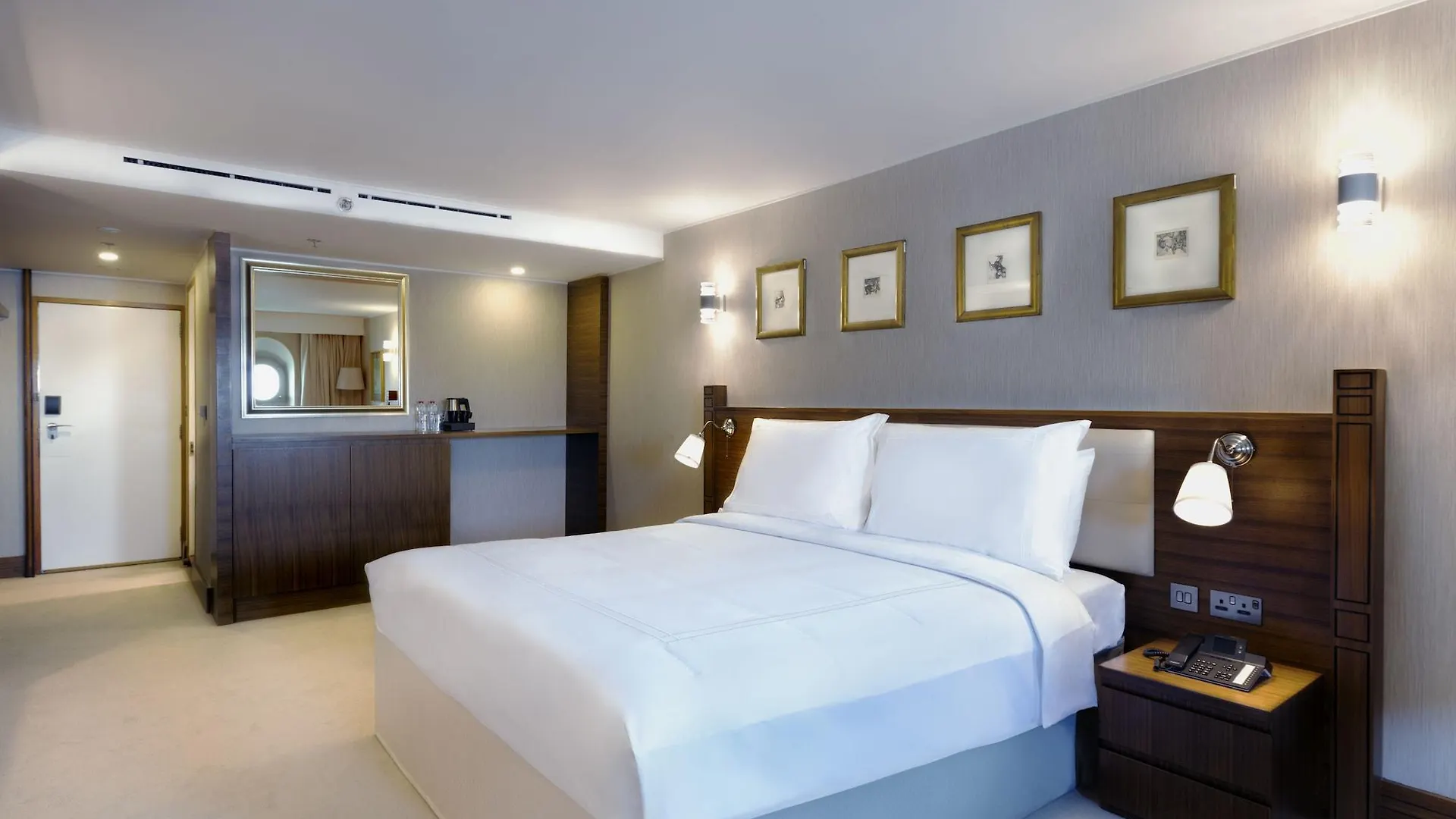 Queen Elizabeth 2 Hotel Dubai United Arab Emirates