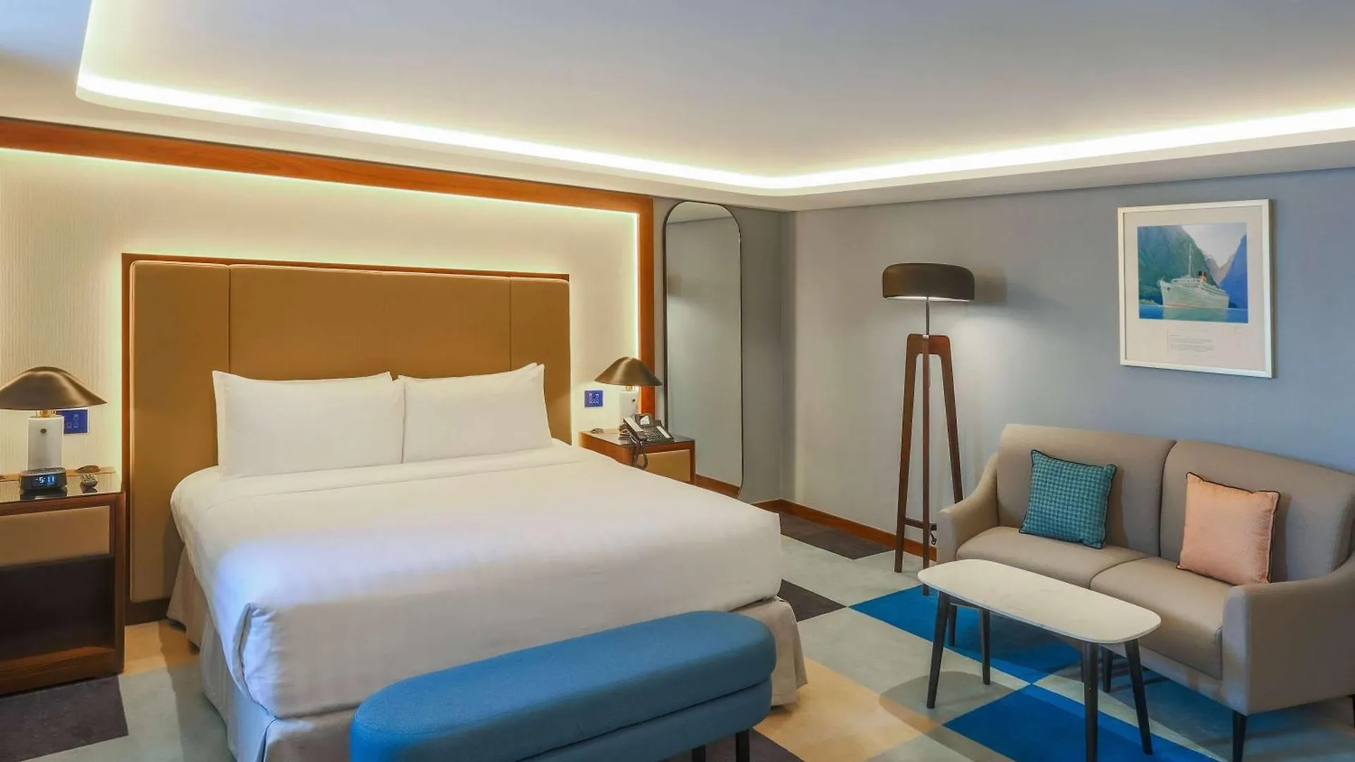 Queen Elizabeth 2 Hotel Dubai 4*,