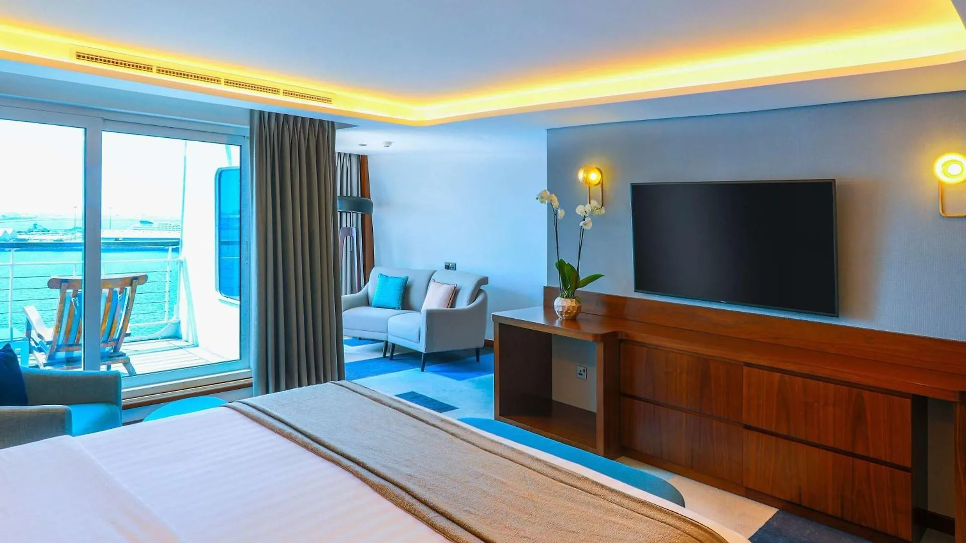 Queen Elizabeth 2 Hotel Dubai Emirati Arabi Uniti