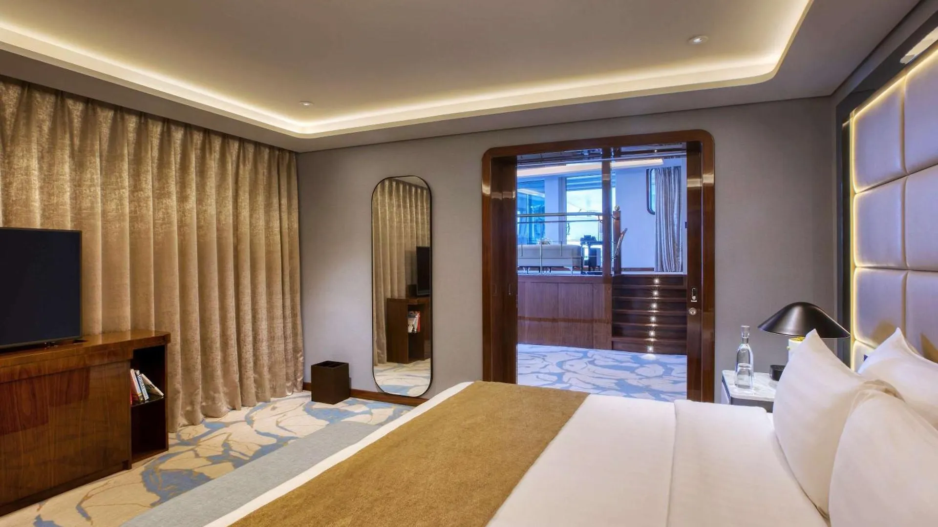 ****  Queen Elizabeth 2 Hotel Dubai United Arab Emirates